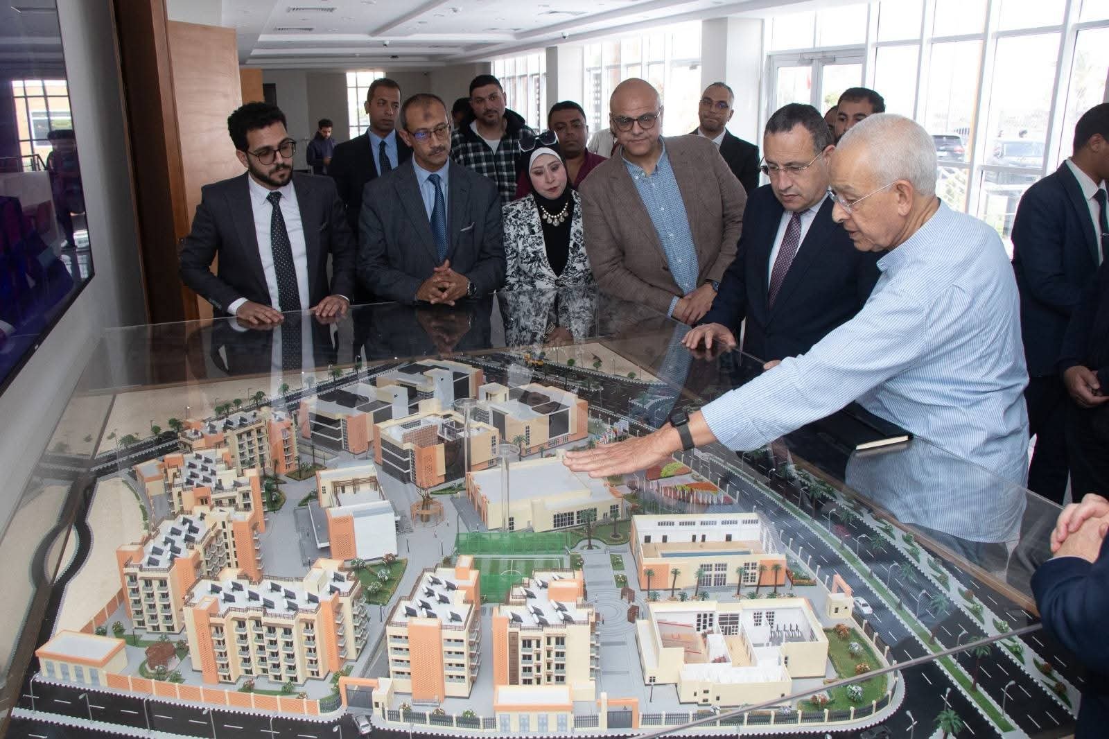وزير التعليم العالي يتفقد الحرم الجديد لجامعة سنجور ببرج العرب