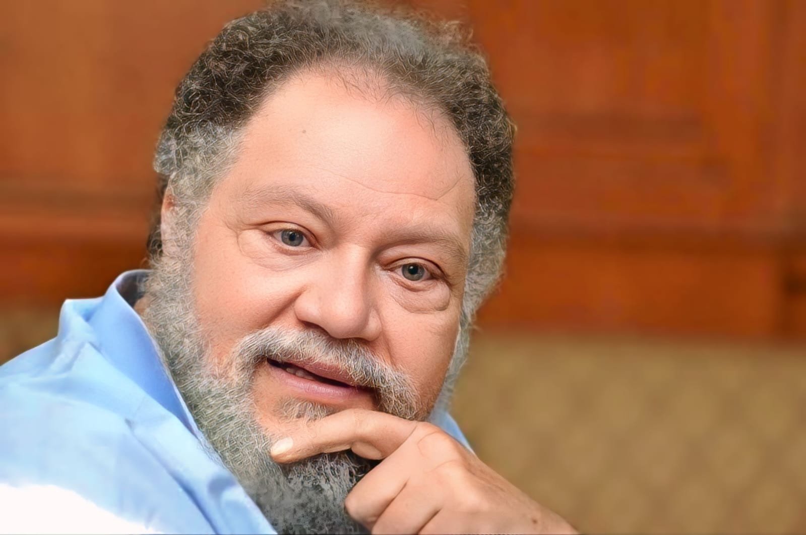 من الطب لـ الكيف وارض الزنزانه والملك لير وبالحجم العائلي .. ابداع وتألق دكتور يحيى الفخراني 