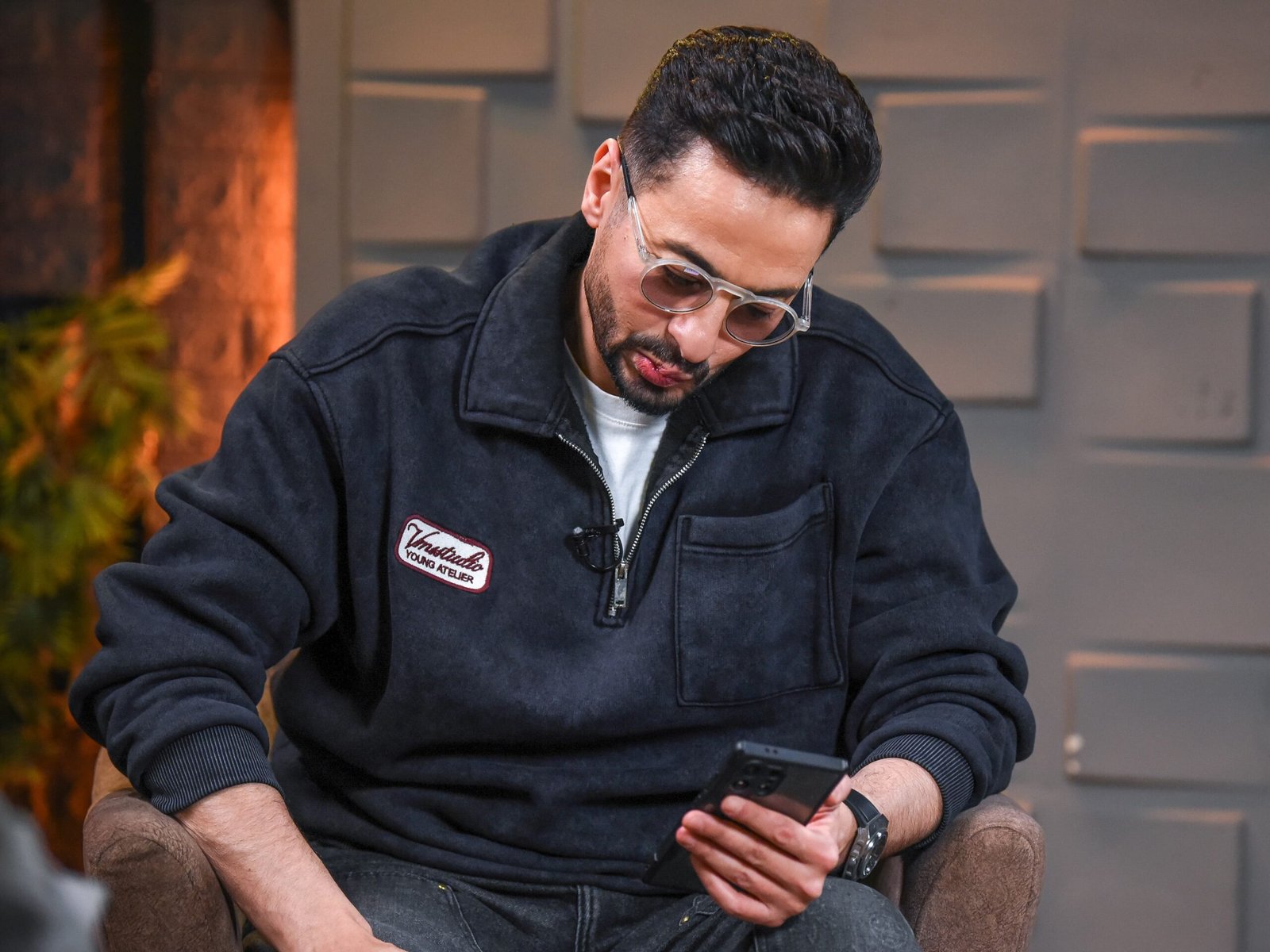 بكاء حمادة هلال بسبب والدته الراحلة: توفيت في اللحظة التي تسلّمتُ فيها مفتاح مدفنها 4 بكاء حمادة هلال بسبب والدته الراحلة: توفيت في اللحظة التي تسلّمتُ فيها مفتاح مدفنها