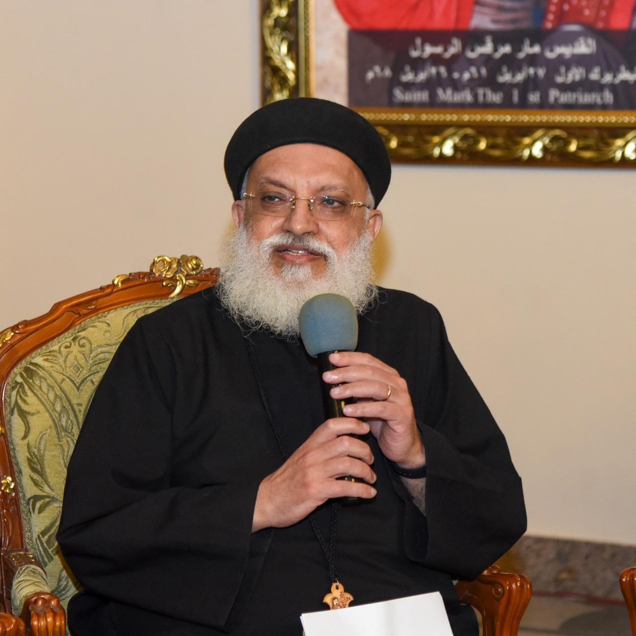 محافظ الإسكندرية يشارك الأقباط احتفالات عيد القيامة المجيد من داخل الكنيسة المرقسية