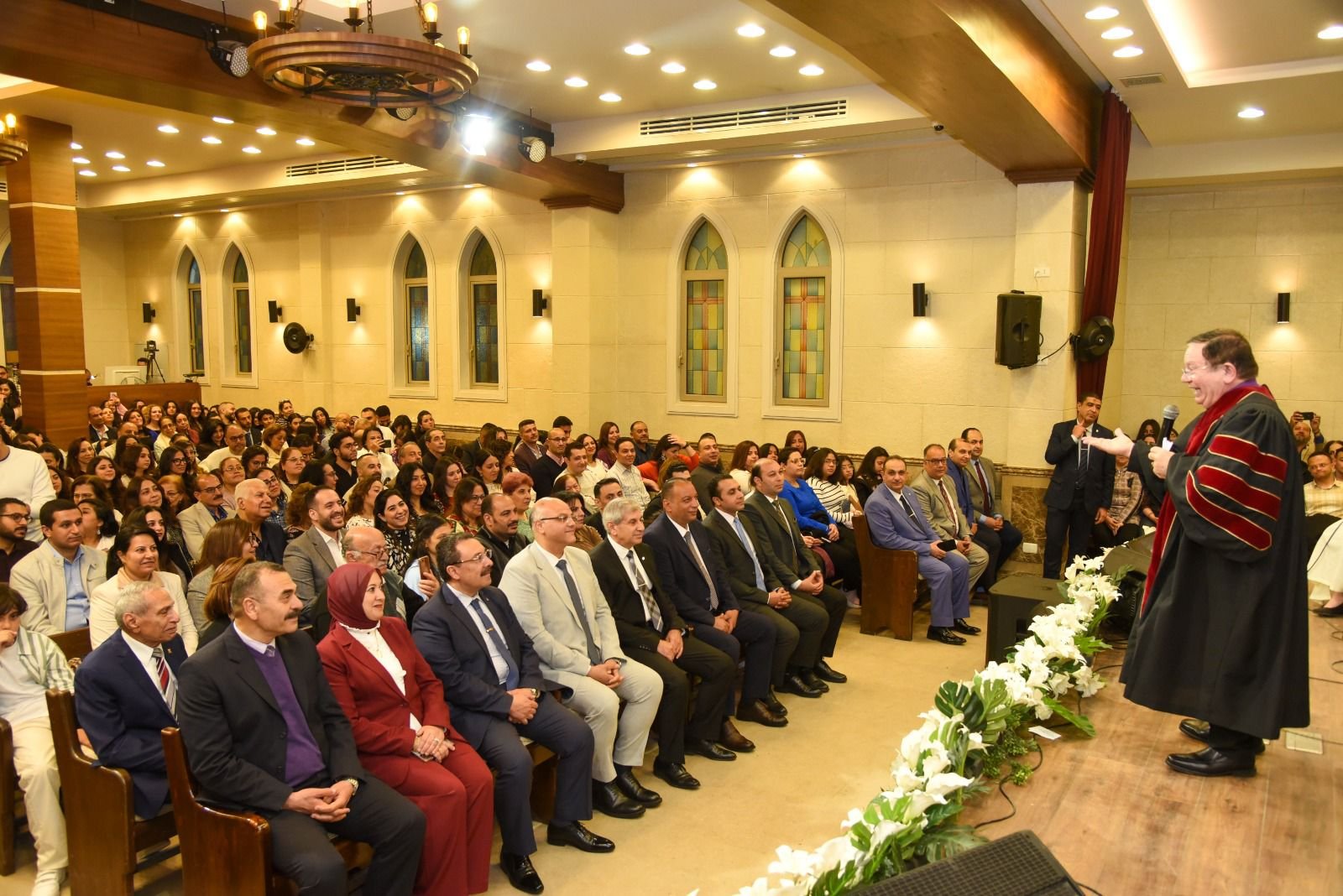 محافظ الإسكندرية يشارك الطائفة الإنجيلية احتفالات عيد القيامة 