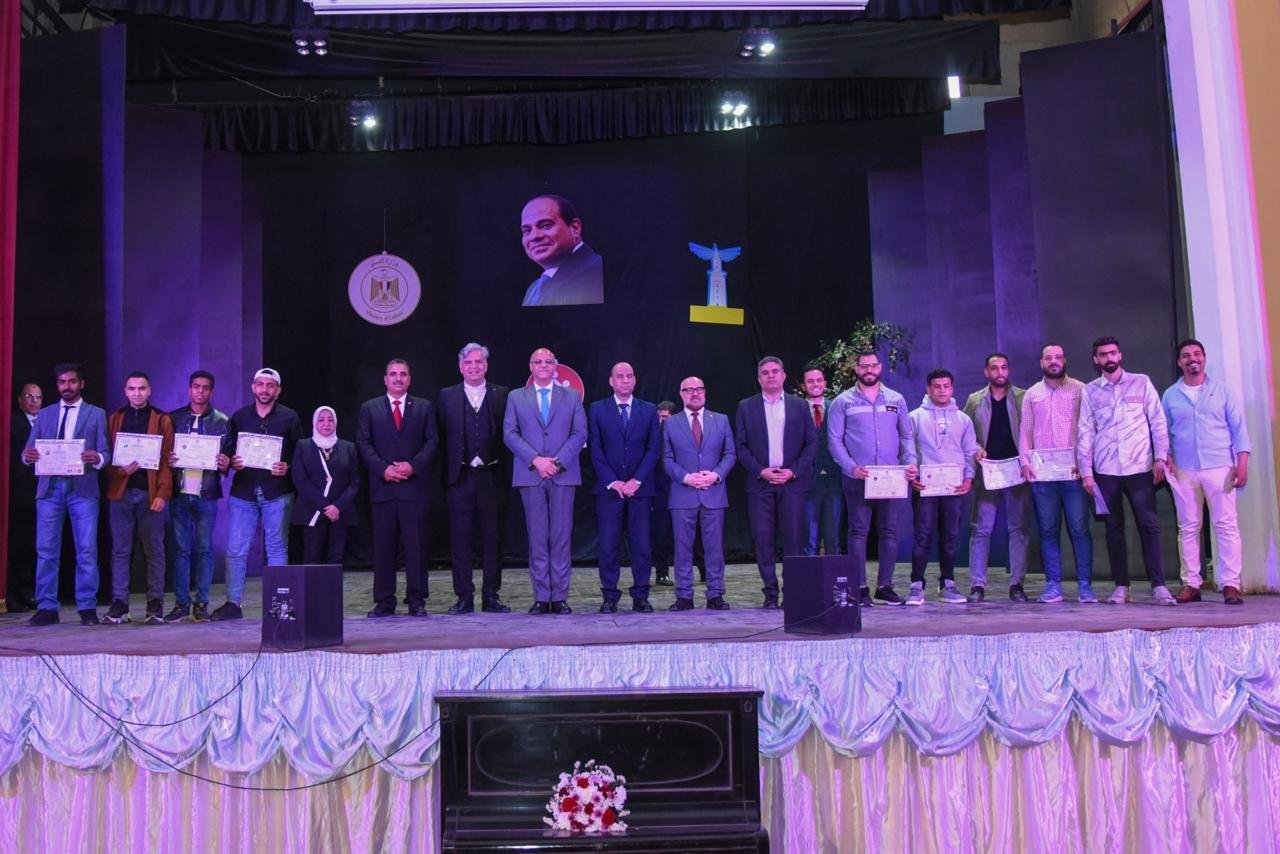1200 منحة مجانية.. وزير العمل ومحافظ الإسكندرية يحتفلان بتخريج دفعات جديدة من “دون بوسكو”