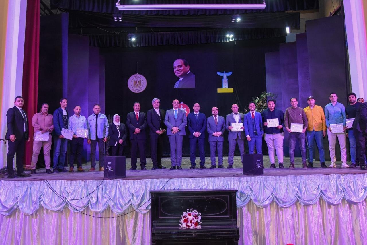 1200 منحة مجانية.. وزير العمل ومحافظ الإسكندرية يحتفلان بتخريج دفعات جديدة من “دون بوسكو”