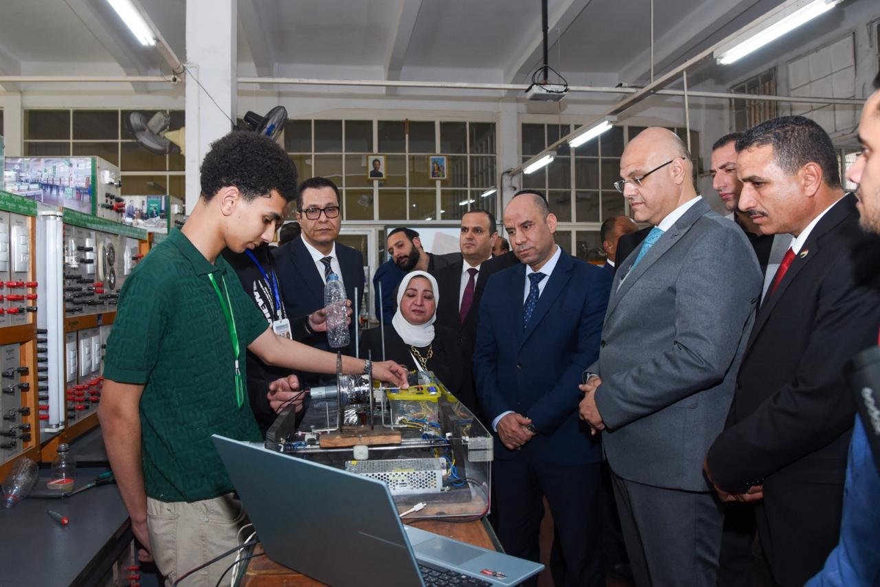 1200 منحة مجانية.. وزير العمل ومحافظ الإسكندرية يحتفلان بتخريج دفعات جديدة من “دون بوسكو”