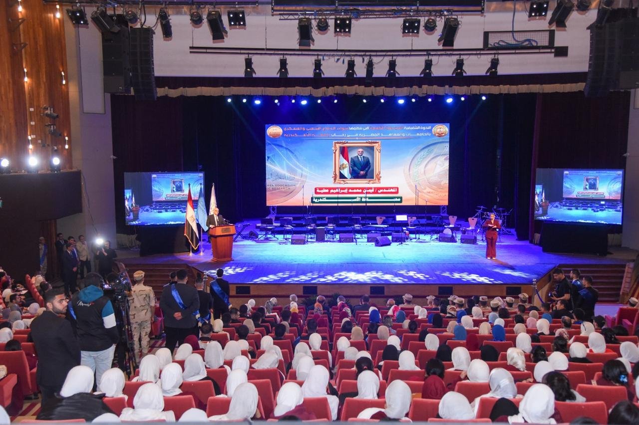 محافظ الإسكندرية يشهد الندوة التثقيفية المجمعة التاسعة بمكتبة الإسكندرية بحضور طلاب الجامعات