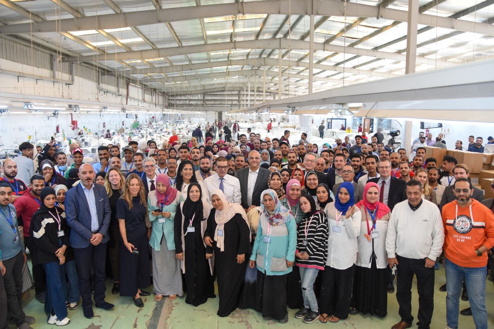 محافظ الإسكندرية ووفد الاتحاد الأوروبي يتفقدان المنطقة الحرة العامة بالعامرية لتعزيز الاستثمار