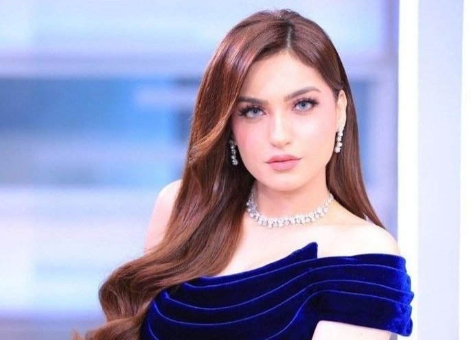 ياسمين عز تثير الجدل بتصريحات جديدة: «سرّحي شعرك للراجل واعملي تسريحة مدام هياتم»