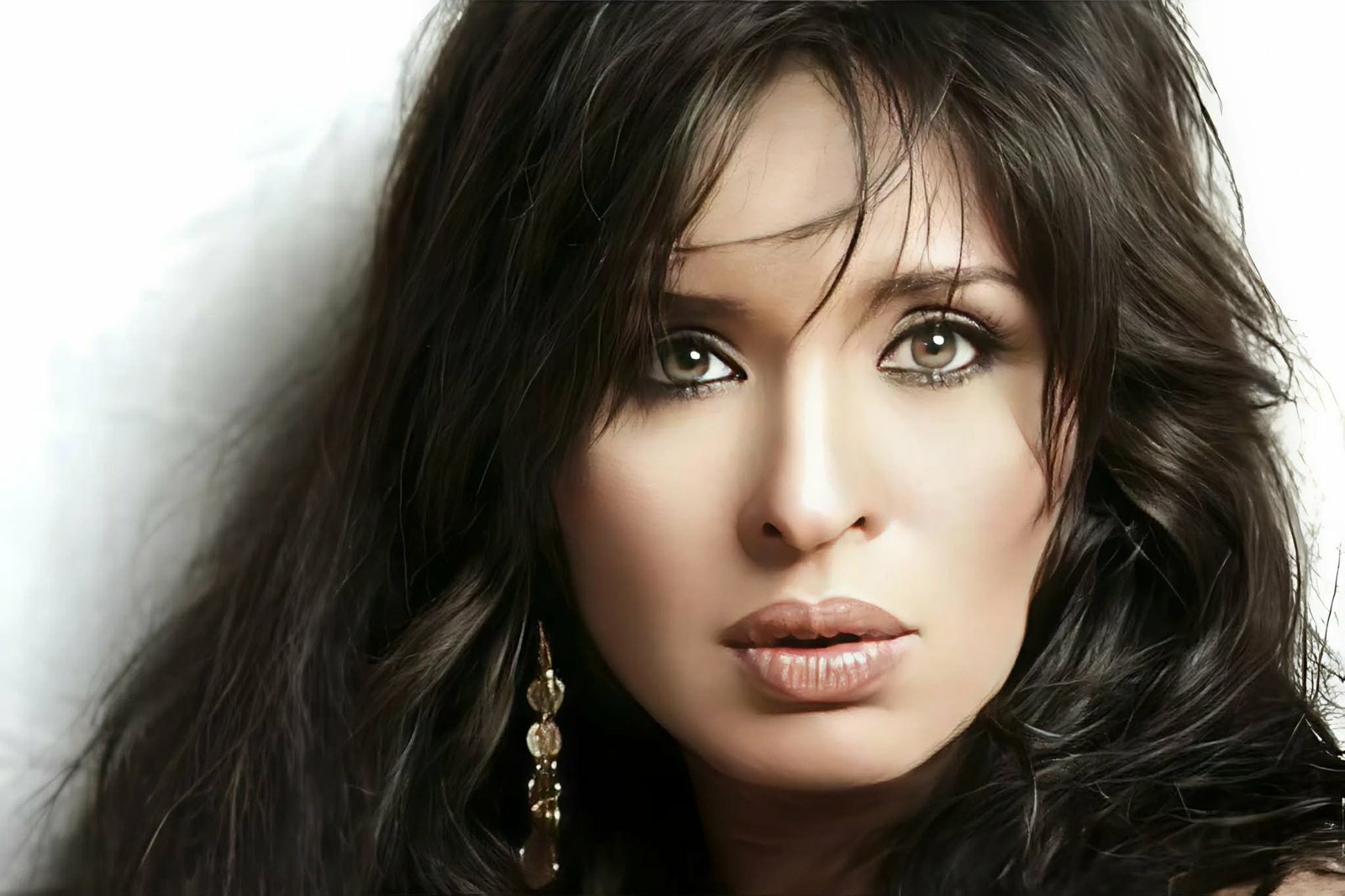 دينا.. رحلة “الراقصة المصرية الأخيرة” بين الفن والدراسة والفلسفة 4 دينا.. رحلة “الراقصة المصرية الأخيرة” بين الفن والدراسة والفلسفة