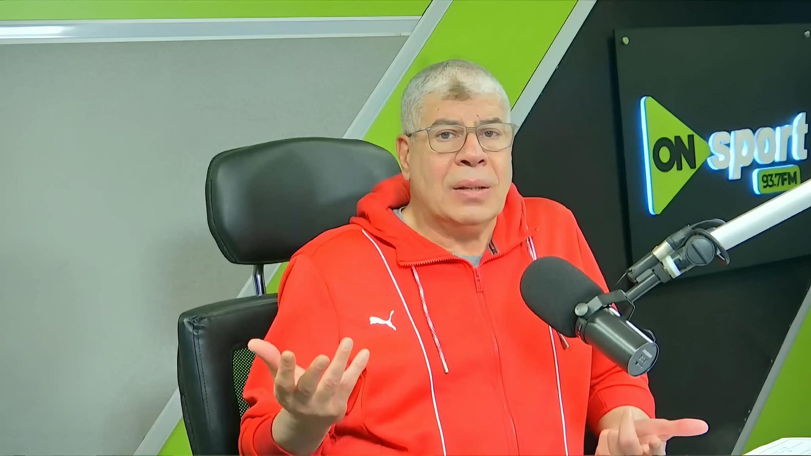 أحمد شوبير يسخر من جدل صفقات الأهلي: “هو أنا هقولكم بنتعاقد مع ليفاندوفسكي؟!” 3 أحمد شوبير يسخر من جدل صفقات الأهلي: “هو أنا هقولكم بنتعاقد مع ليفاندوفسكي؟!”