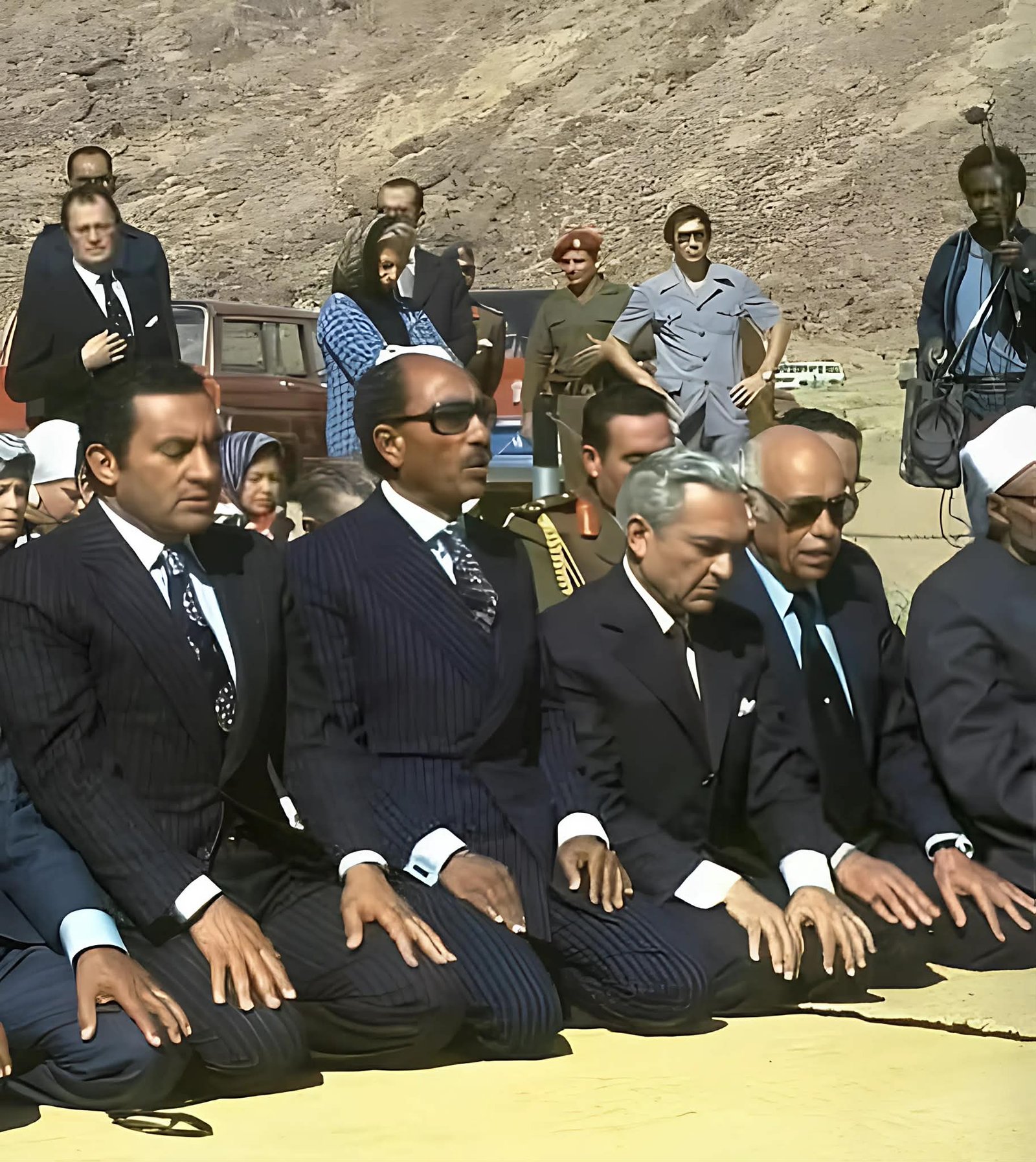 السادات يختار مبارك نائبًا للرئيس.. حدث في مثل هذا اليوم 3 السادات يختار مبارك نائبًا للرئيس.. حدث في مثل هذا اليوم