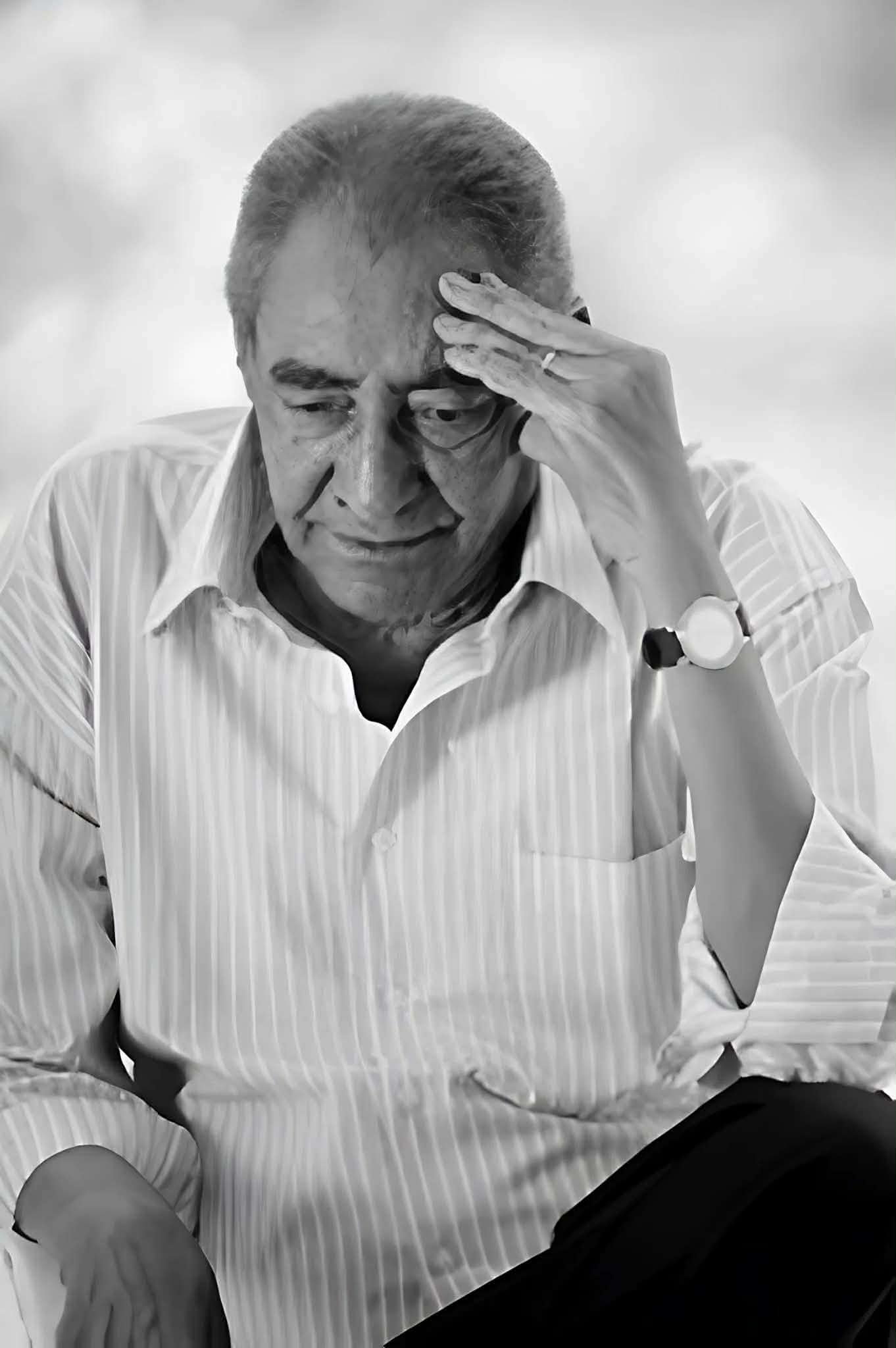 في ذكرى ميلاد عبد الرحمن الأبنودي.. “الخال” الذي كتب وجدان المصريين ولا يزال حيًا في كلماتهم