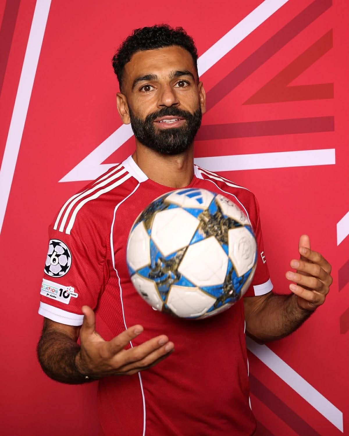 محمد صلاح يتوّج بجائزة أفضل لاعب في الدوري الإنجليزي 2017-2018