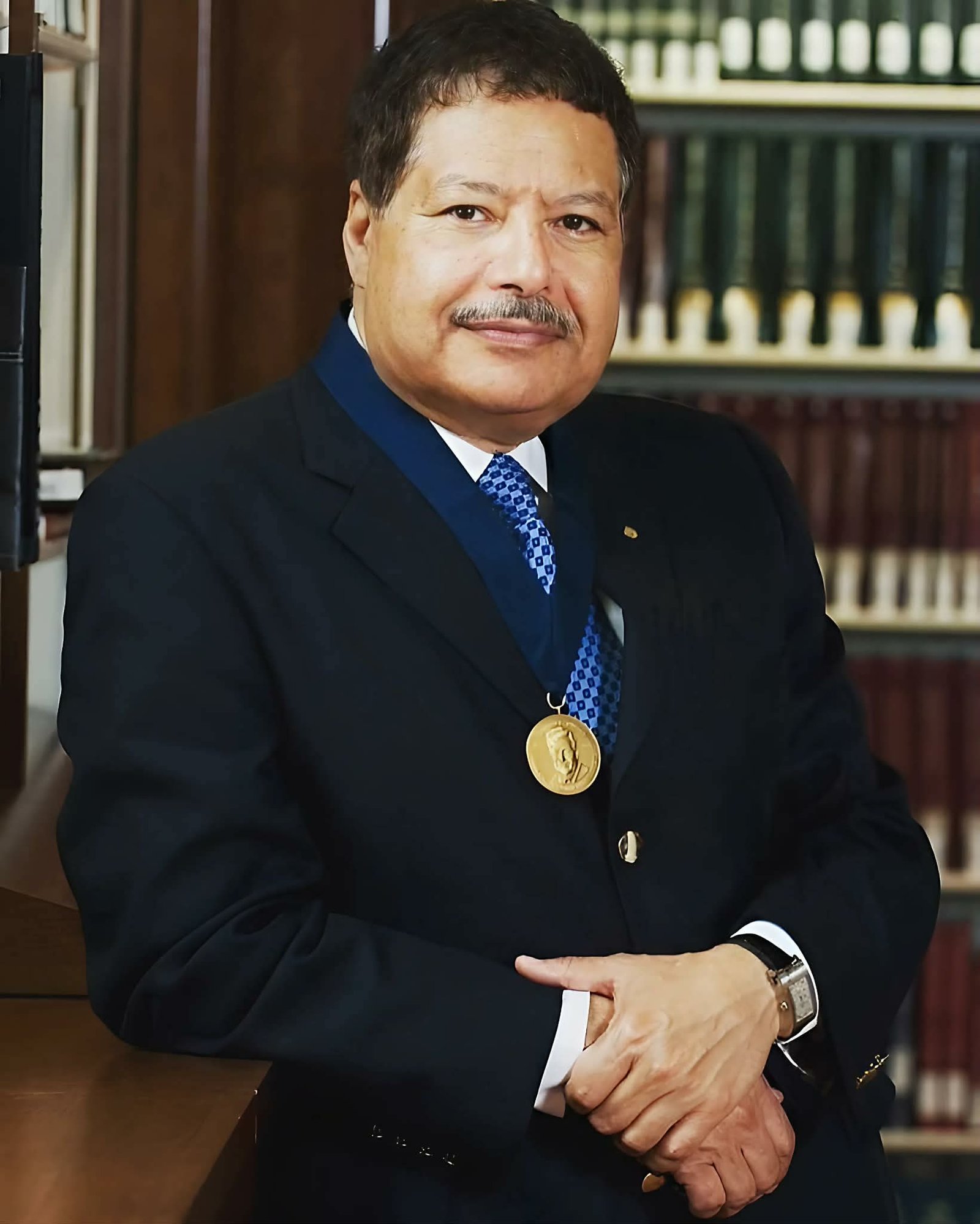 في مثل هذا اليوم… اختيار أحمد زويل عضوًا بالمجلس الاستشاري للرئيس الأمريكي