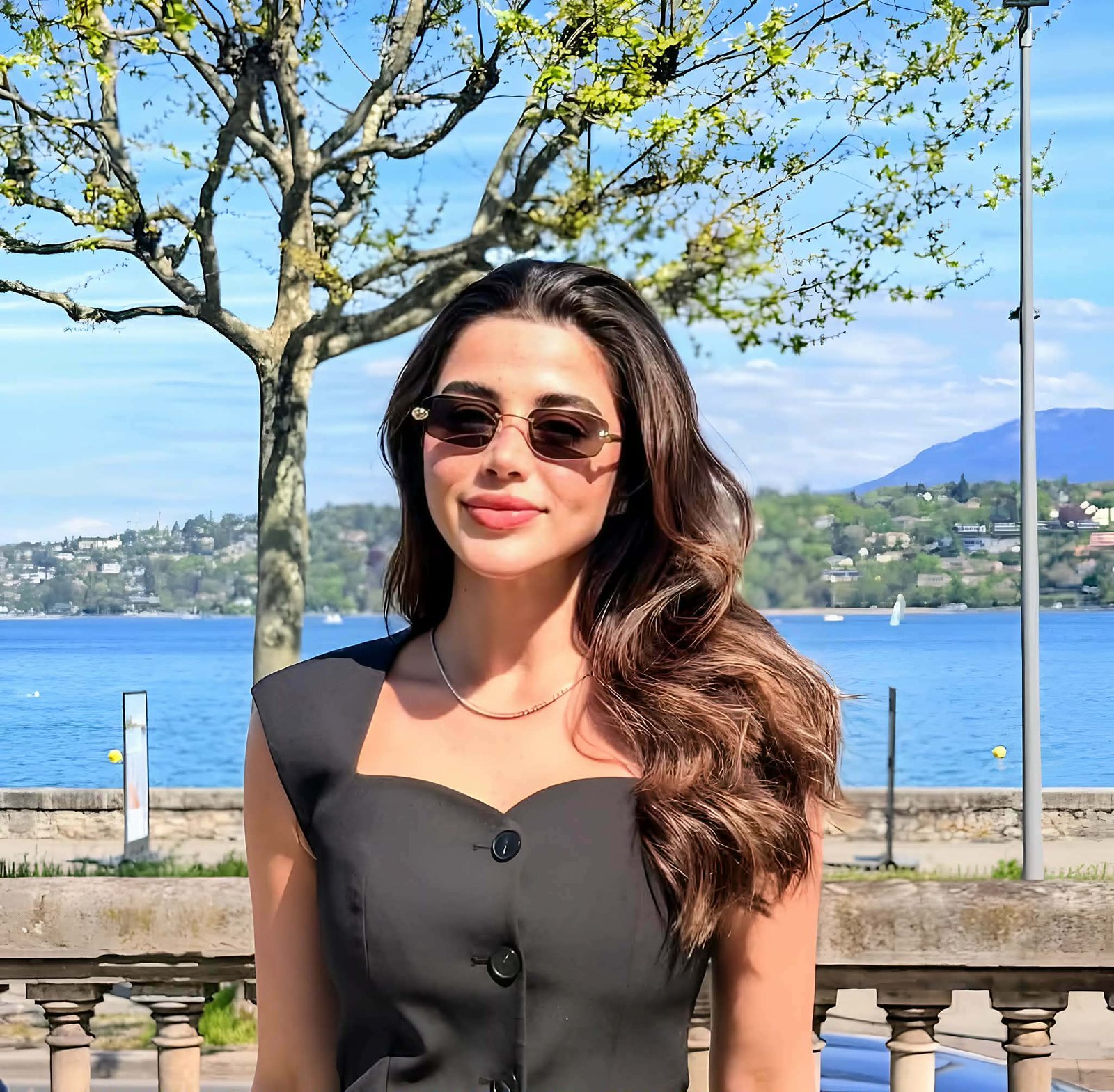 يارا السكري في سويسرا.. لحظة إنسانية مميزة مع طائر لطيف تخطف قلوب المتابعين