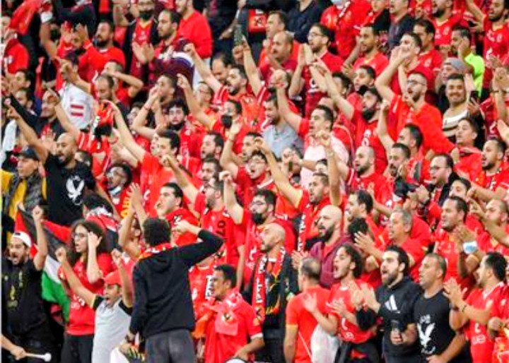 غضب جماهيري يهز استاد الدفاع الجوي بعد سقوط النادي الأهلي بثلاثية أمام بيراميدز في الدوري المصري