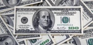 تراجع الدولار أمام الجنيه بعد قرارات البنك المركزي.. تعرف على أحدث الأسعار في البنوك