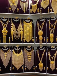 تراجع الذهب بالسعودية.. أسعار اليوم الأحد 19 أبريل 2026