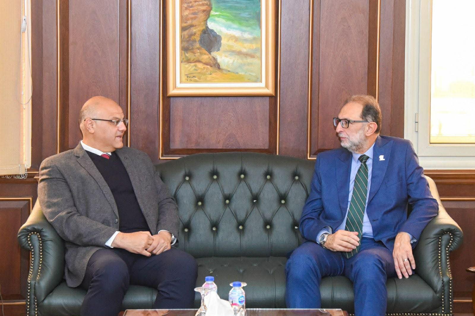 محافظ الإسكندرية يناقش مع رئيس “سلامة الغذاء” تشديد الرقابة على الأسواق لحماية المواطنين