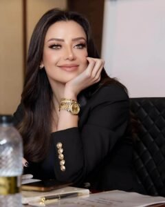 رضوى الشربيني تشعل السوشيال ميديا برسالة صادمة: “الدنيا مبتقفش على حد”