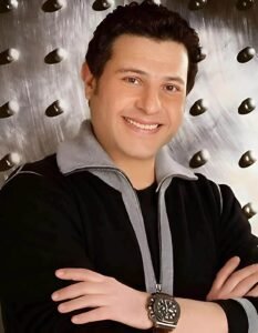 رفع أجهزة التنفس عن هاني شاكر.. تطورات حالته الصحية في فرنسا وتحسن ملحوظ