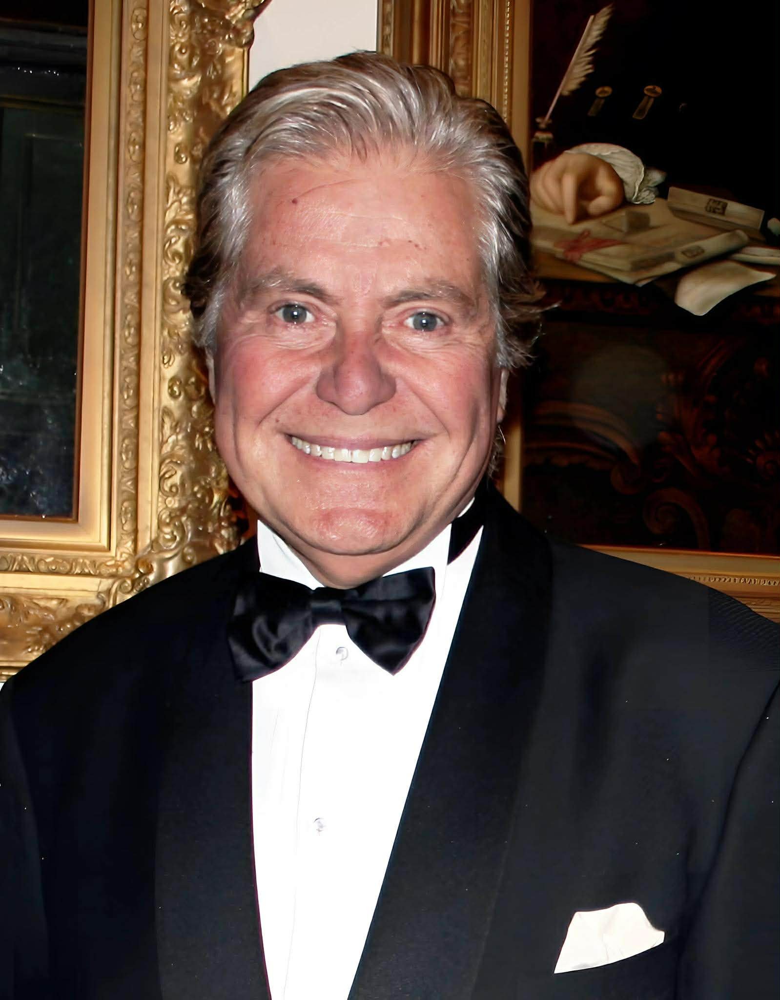 حسين فهمي مستمر في قيادة مهرجان القاهرة السينمائي.. ماذا ينتظر الجمهور؟