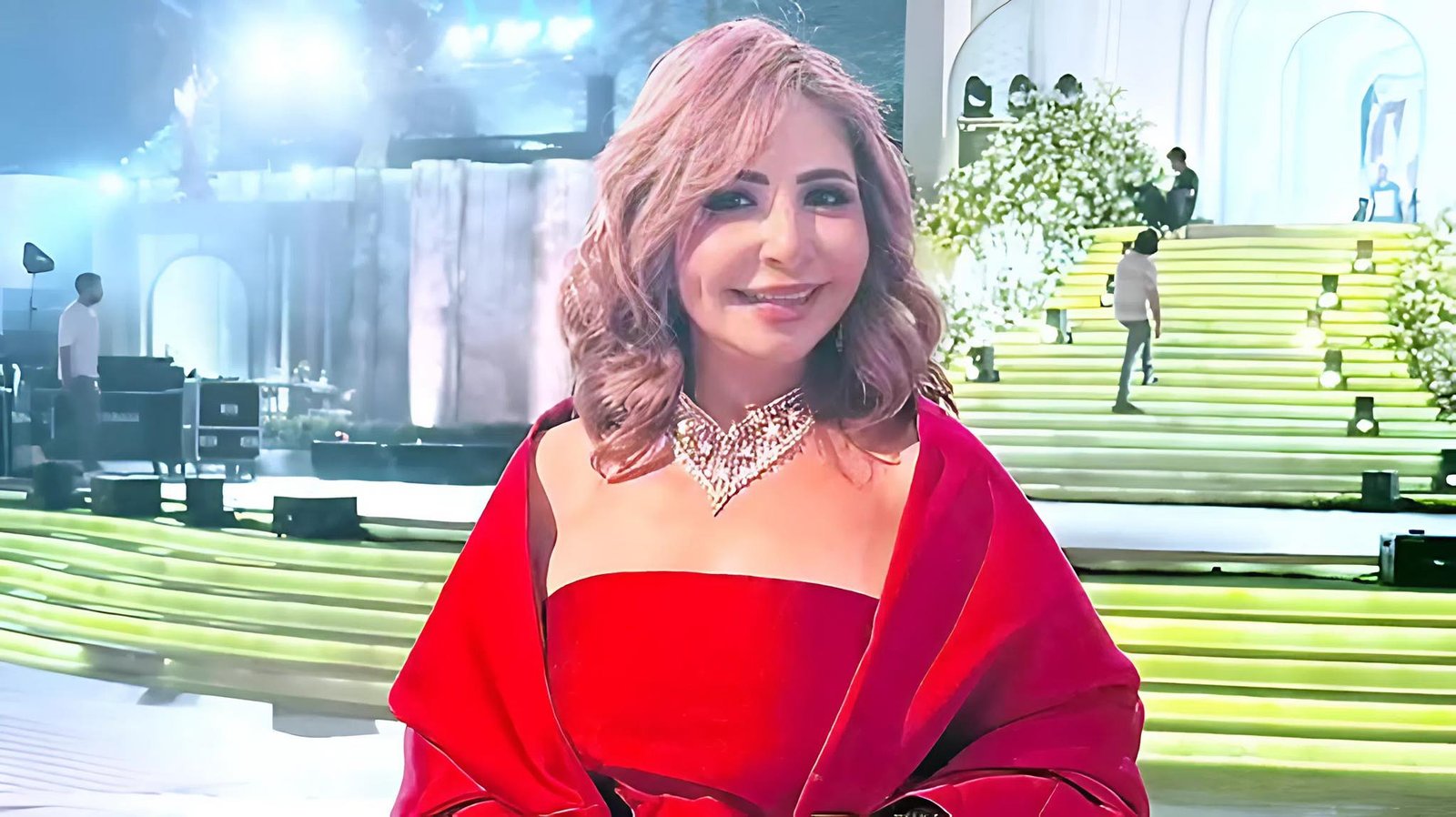 لميس الحديدي تتألق بفستان أحمر في زفاف ابنة محمد السعدي.. لقطات مميزة تشعل السوشيال ميديا