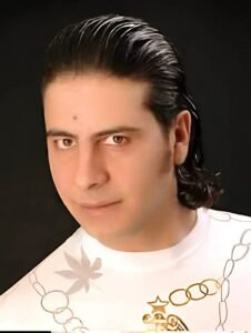 الفنان فارس.. قصة صعود نجم التسعينات من الغناء إلى التمثيل وأبرز محطات مشواره الفني