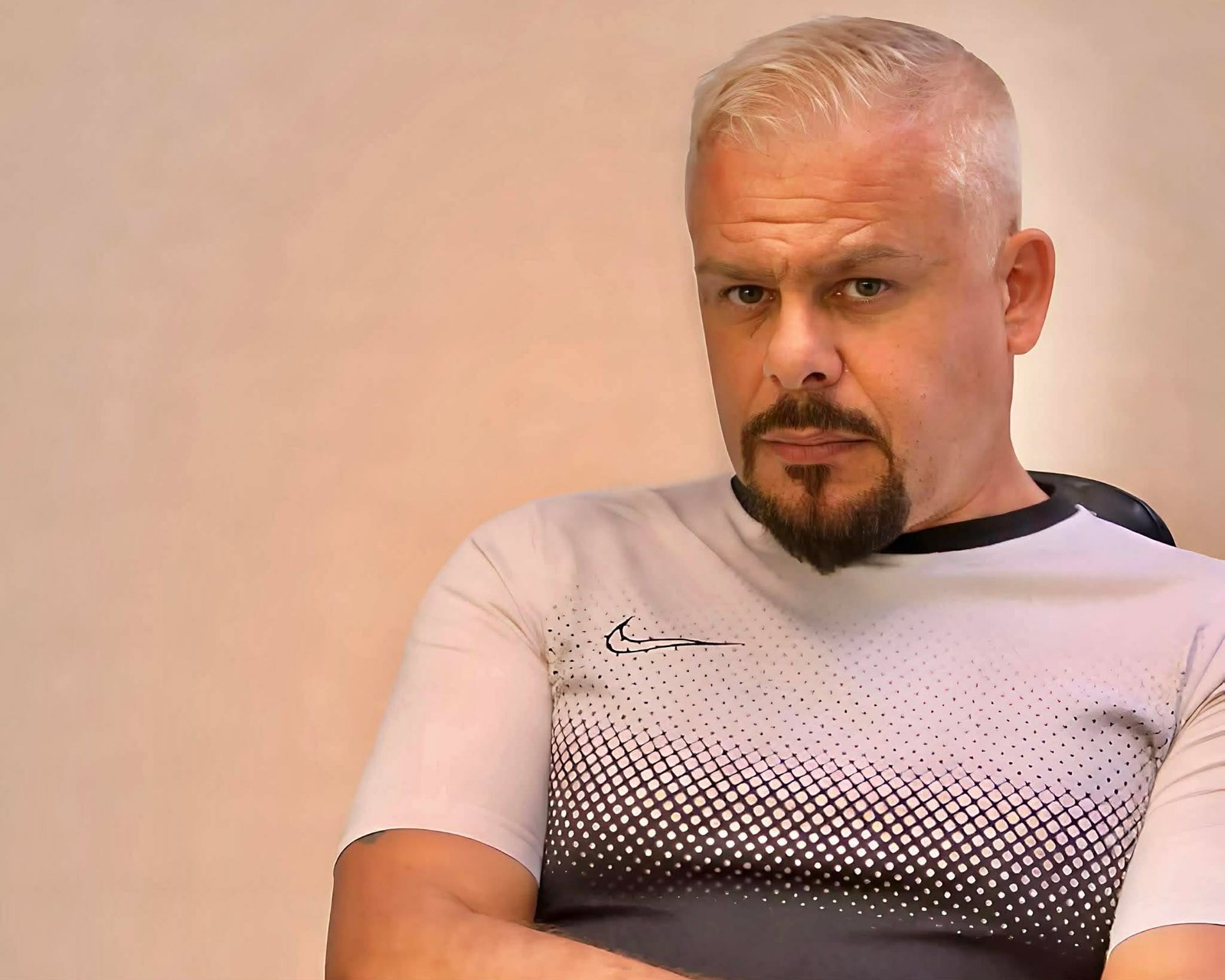 منذر رياحنة يثير الجدل بإطلالة جديدة ويتساءل: شرير ولا طيب أم كوميدي؟ 4 منذر رياحنة يثير الجدل بإطلالة جديدة ويتساءل: شرير ولا طيب أم كوميدي؟