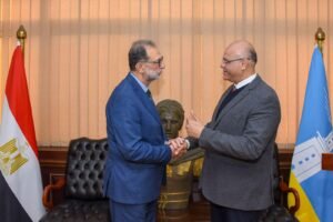 محافظ الإسكندرية يناقش مع رئيس “سلامة الغذاء” تشديد الرقابة على الأسواق لحماية المواطنين