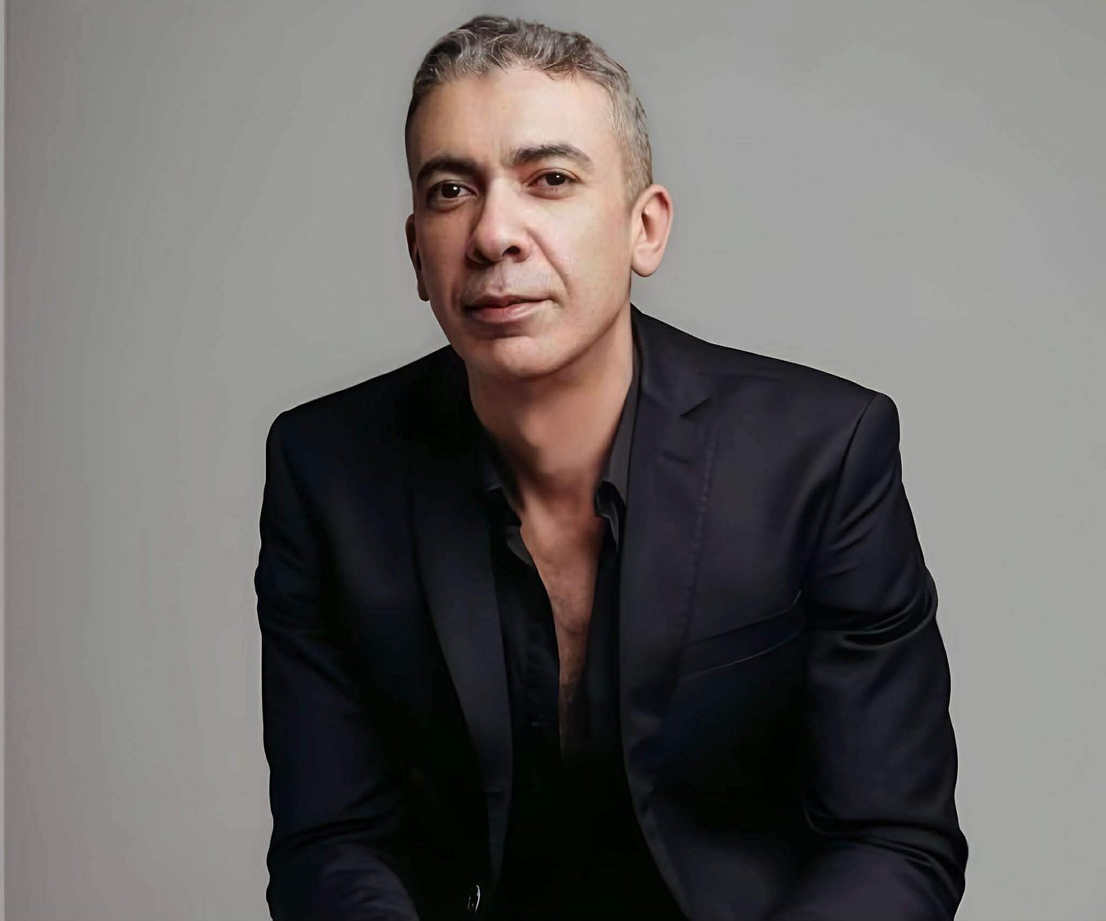 أسرة عبد الحليم حافظ تنهي خلافها مع ضياء العوضي بعد وفاته.. رسالة محمد شبانة تحسم الجدل