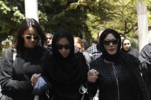 منة شلبي تحيي ذكرى ميلاد والدها برسالة مؤثرة