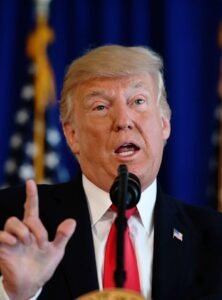 ترامب يعلن فرض رسوم جمركية واسعة على معظم الدول في 2025