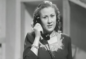 في ذكرى رحيل عزيزة حلمي.. أم السينما المصرية التي جسدت الحنان على الشاشة وخلدت في ذاكرة الفن