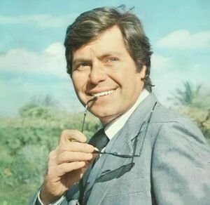 حسين فهمي مستمر في قيادة مهرجان القاهرة السينمائي.. ماذا ينتظر الجمهور؟