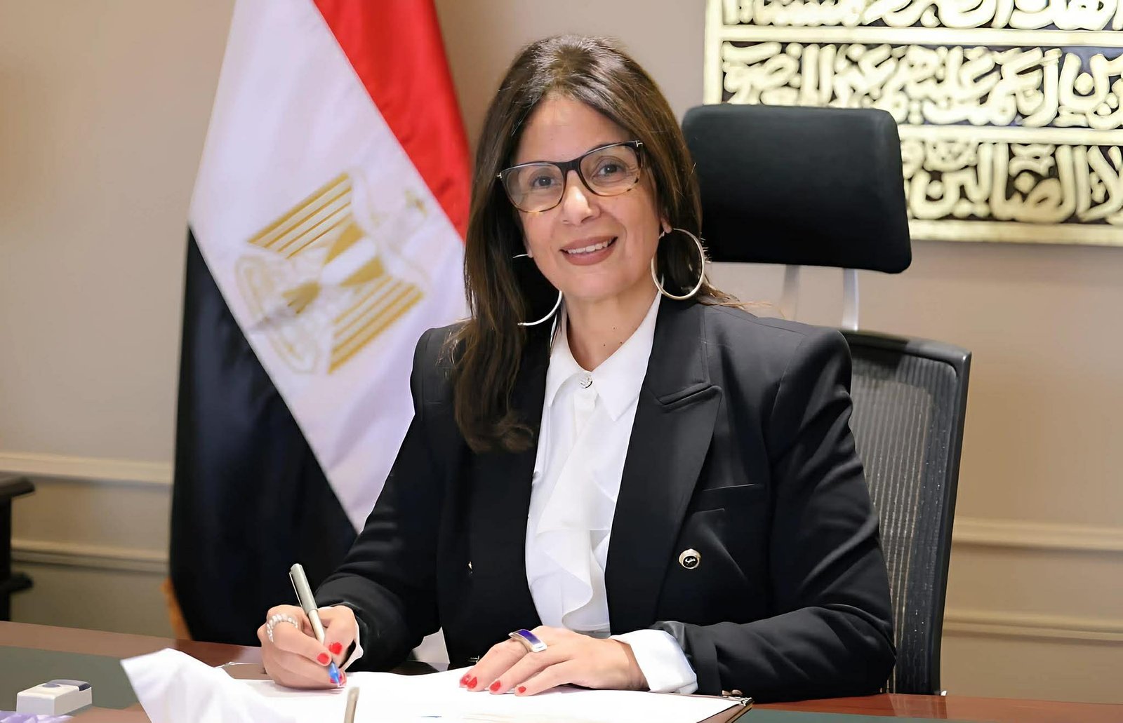 وزيرة الثقافة تتابع تنفيذ العمل عن بُعد وتؤكد: الترشيد والرقمنة على رأس أولويات المرحلة 6 وزيرة الثقافة تتابع تنفيذ العمل عن بُعد وتؤكد: الترشيد والرقمنة على رأس أولويات المرحلة