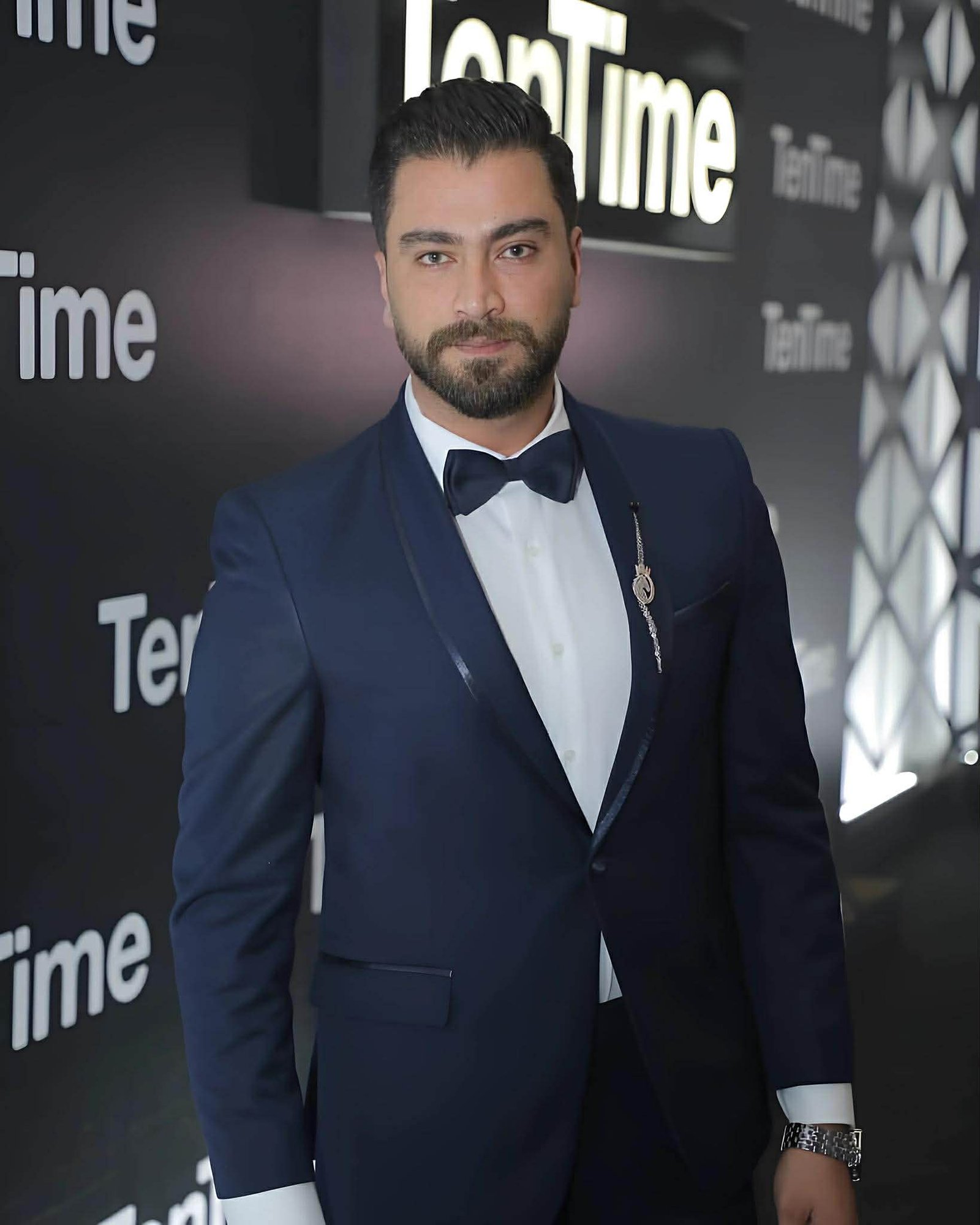 معتصم النهار يكشف أسرار شخصية “رستم” ويبرر حديثه بالفرنسية في “لوبي الغرام”