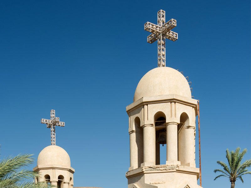 فاجعة المنيا.. هجوم إرهابي يستهدف أقباطًا قبل رمضان ويسقط عشرات الضحايا