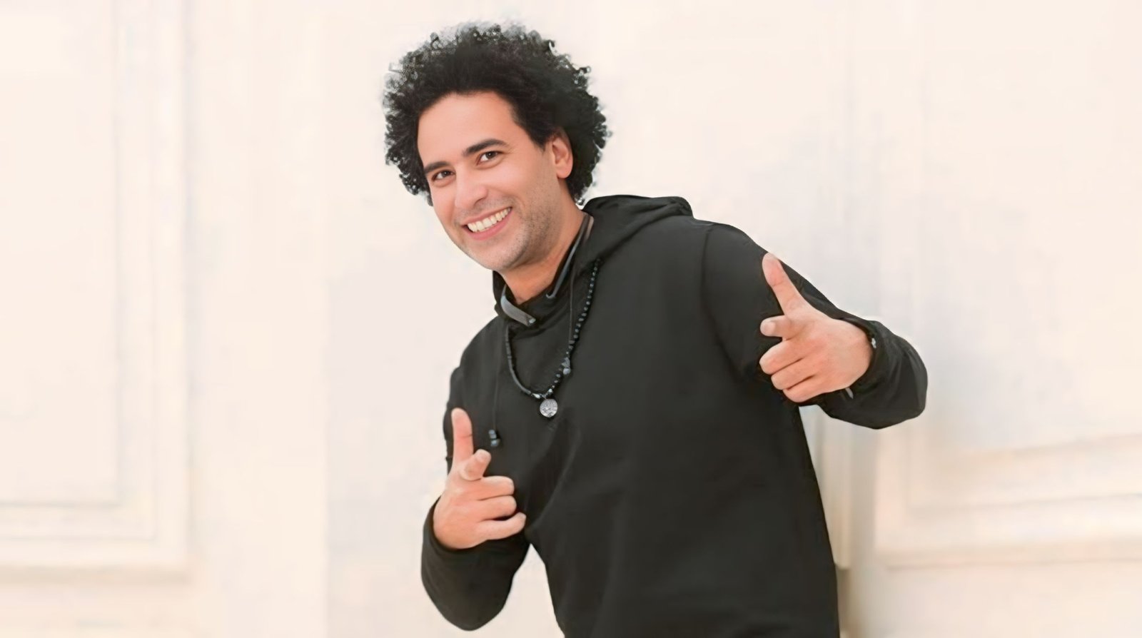 مصطفى شوقي يطلق أحدث أعماله الغنائية "عجيبة الدنيا دي"