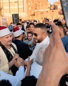 عصام السقا يحتفل بعيد الأضحى وسط أهالي المنيا