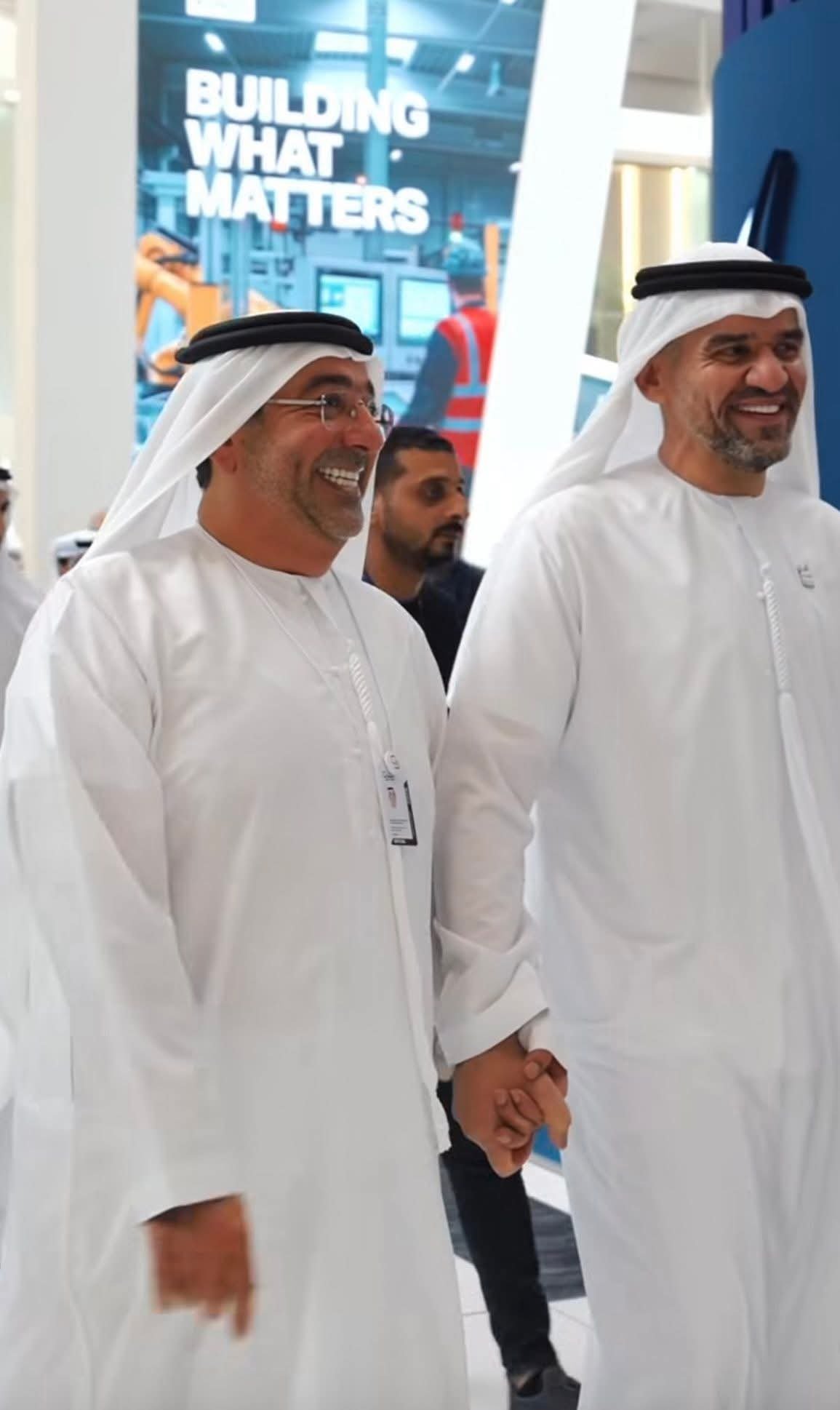 حسين الجسمي يحتفي بإنجازات الإمارات برسائل فخر واعتزاز