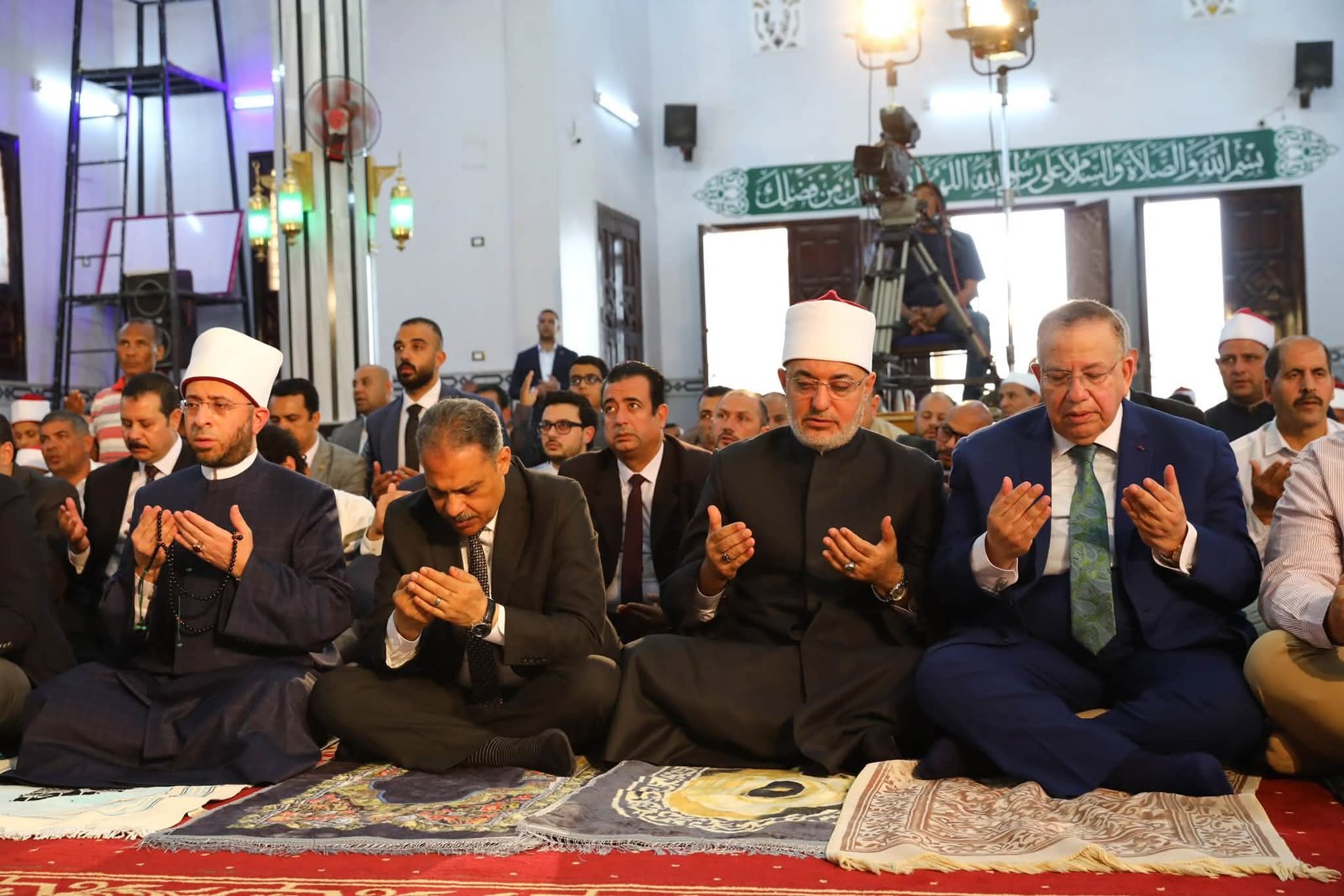 احتفاءً بذكرى مولده.. مفتي الجمهورية يؤدي صلاة الجمعة بمسجد الإمام الأكبر عبدالحليم محمود بالشرقية