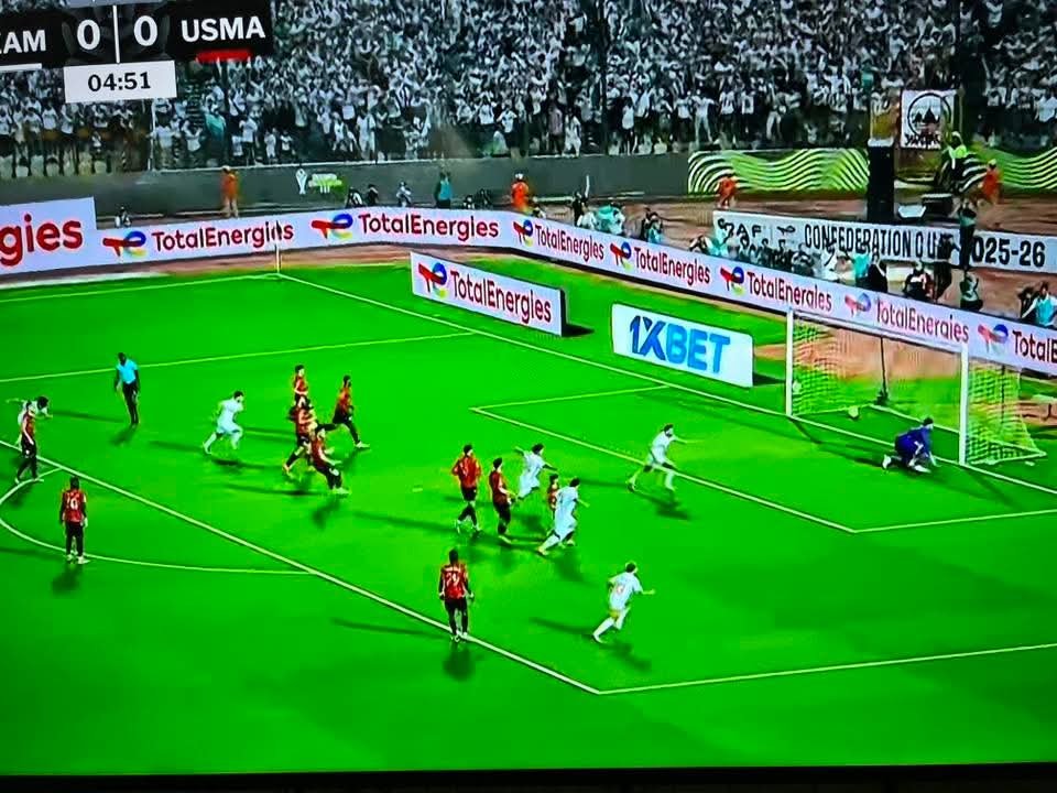 هدف مبكر للزمالك يهز شباك الفريق الجزائري في الدقيقة الخامسة ويشعل المدرجات 2 هدف مبكر للزمالك يهز شباك الفريق الجزائري في الدقيقة الخامسة ويشعل المدرجات