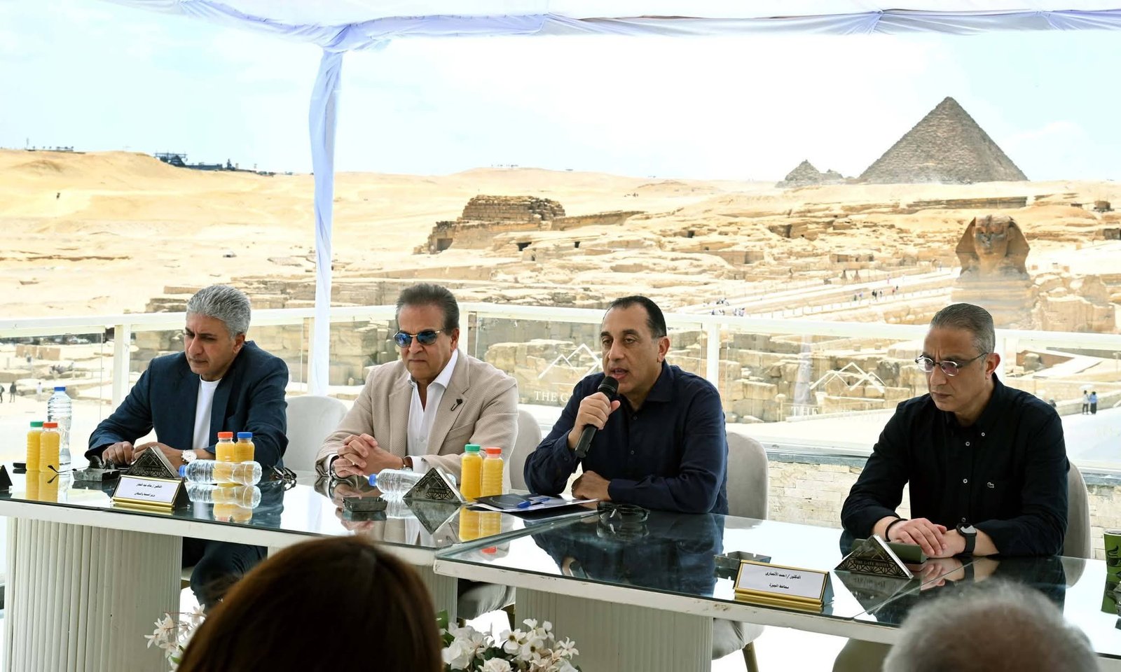 رئيس الوزراء يلتقي أهالي نزلة السمان لمناقشة مخططات تطوير المنطقة وتحويلها إلى وجهة سياحية حضارية 4 رئيس الوزراء يلتقي أهالي نزلة السمان لمناقشة مخططات تطوير المنطقة وتحويلها إلى وجهة سياحية حضارية