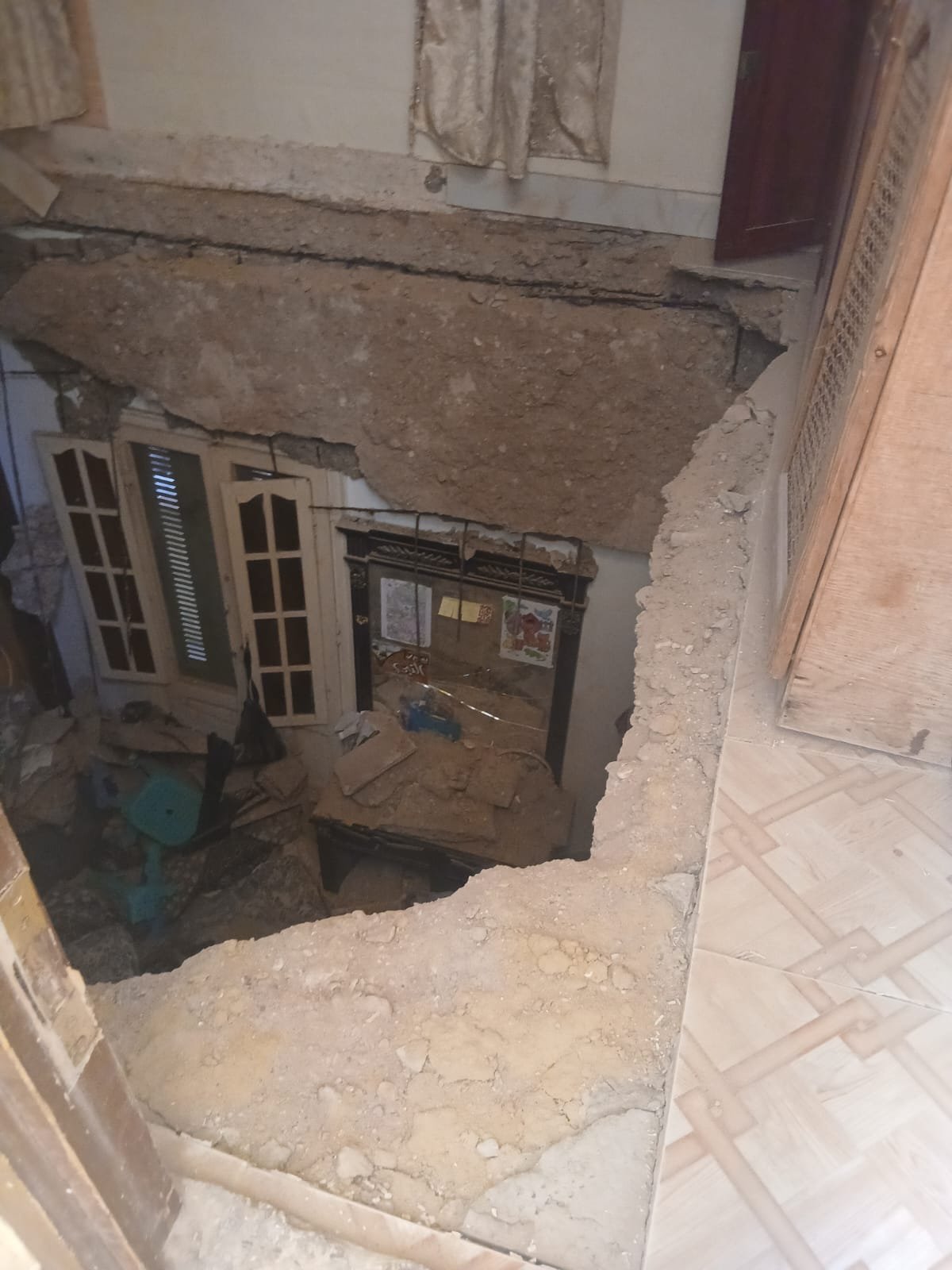 سقوط جزئي بعقار سكني بمحرم بك يسفر عن 11 مصابًا وتحرك عاجل من محافظة الإسكندرية