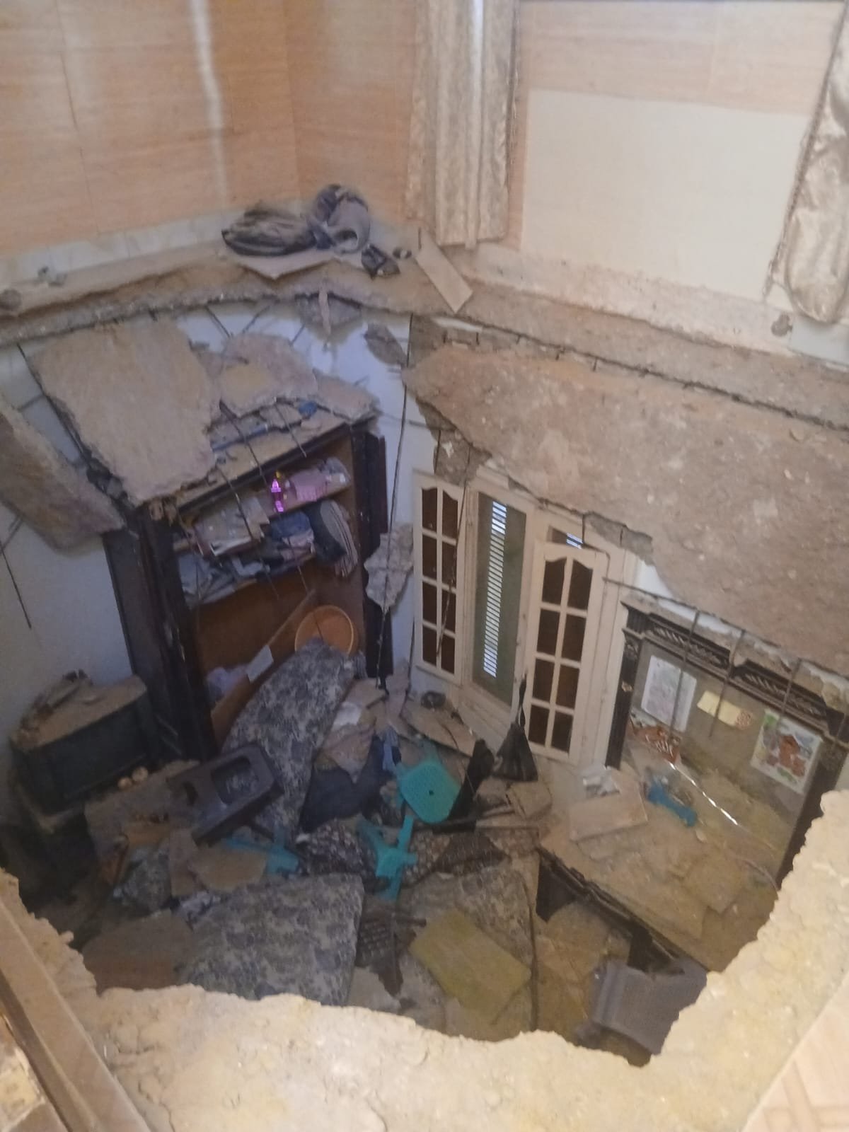 سقوط جزئي بعقار سكني
