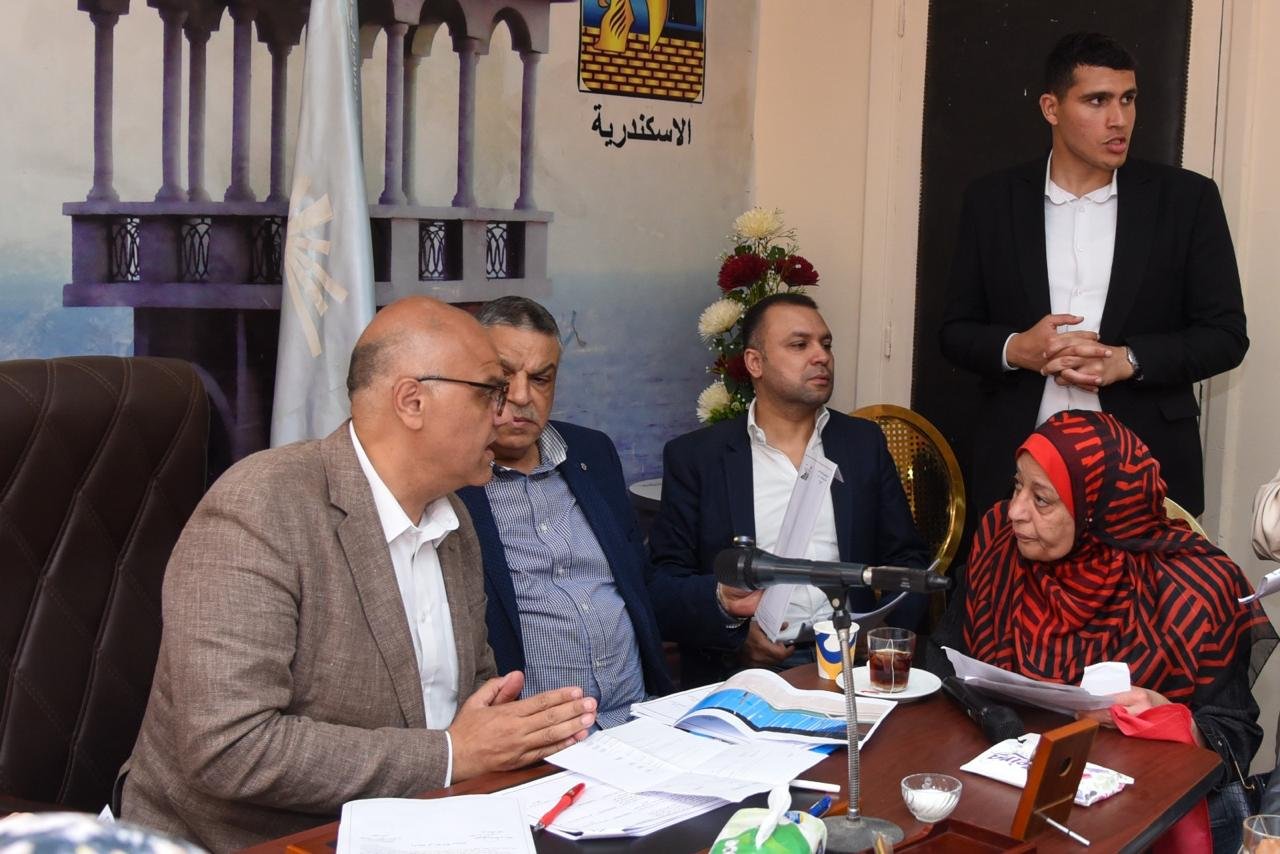 محافظ الإسكندرية يعقد لقاءً جماهيريًا موسعًا بحي شرق ويوجه بتوفير 5 فرص عمل للشباب وذوي الهمم