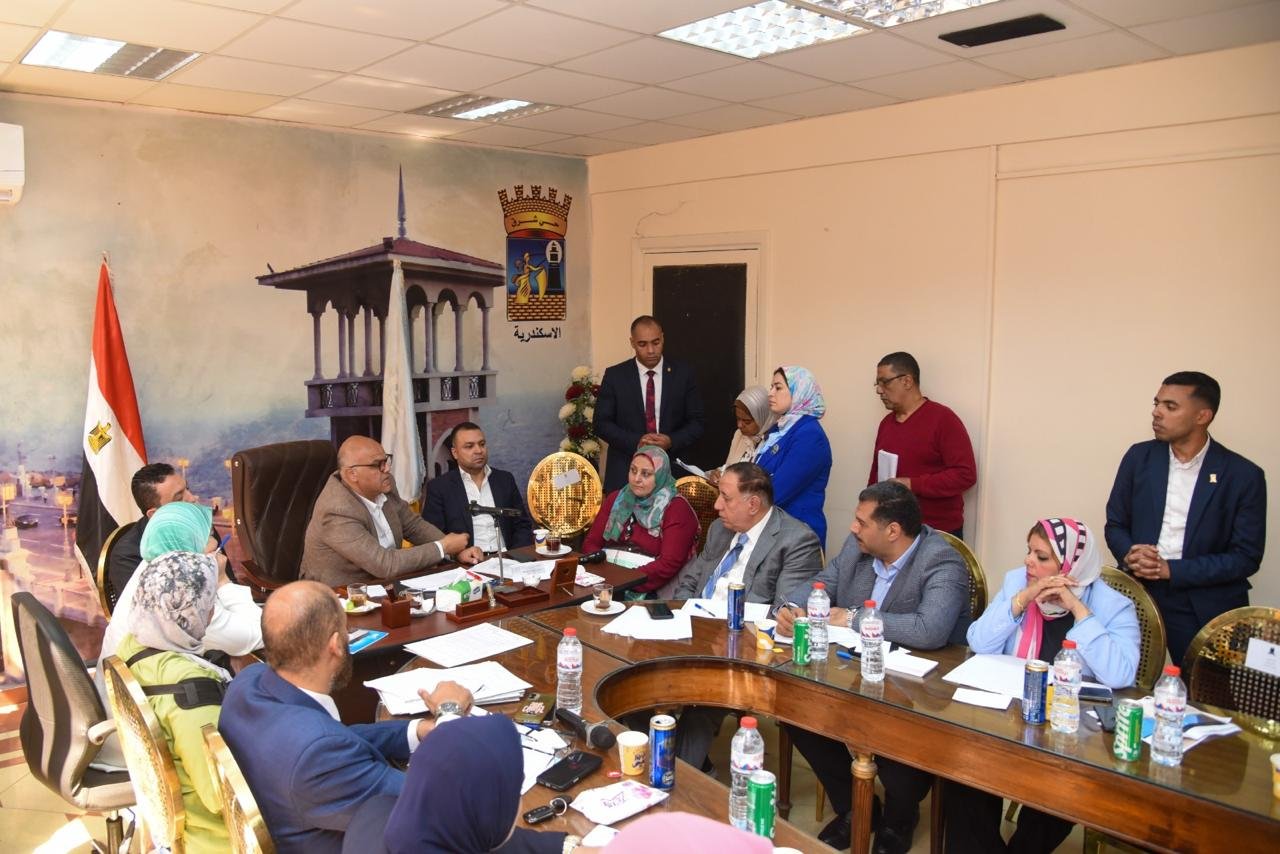 محافظ الإسكندرية يعقد لقاءً جماهيريًا موسعًا بحي شرق ويوجه بتوفير 5 فرص عمل للشباب وذوي الهمم