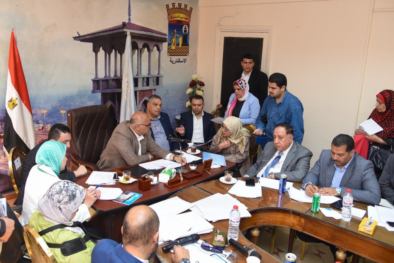 محافظ الإسكندرية يعقد لقاءً جماهيريًا موسعًا بحي شرق ويوجه بتوفير 5 فرص عمل للشباب وذوي الهمم