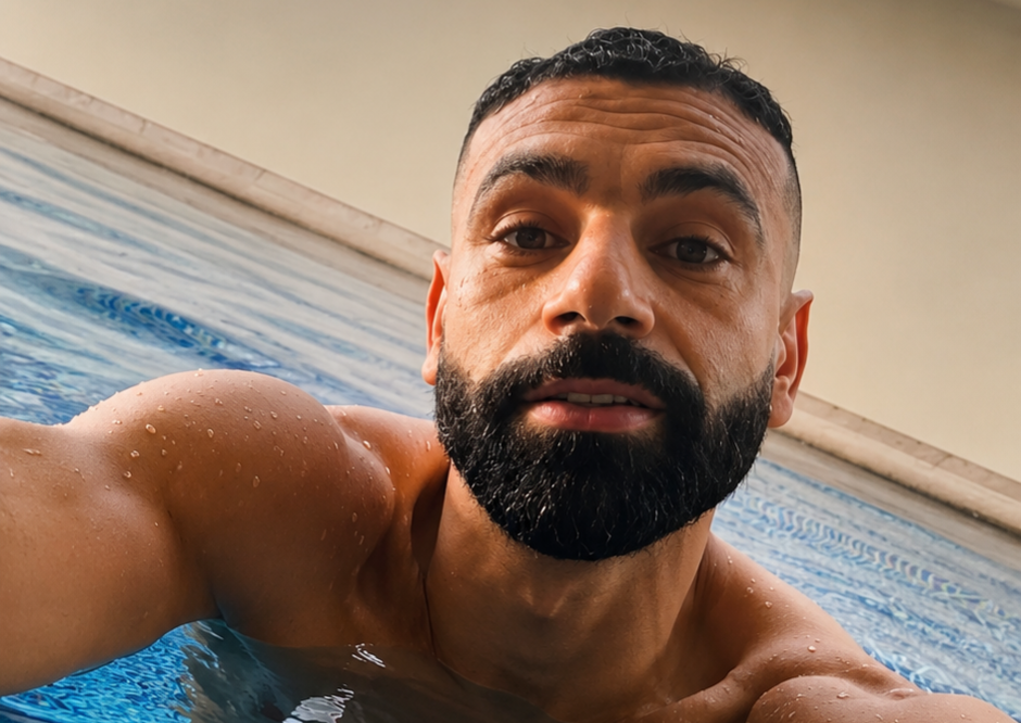 محمد صلاح يشارك جمهوره أحدث ظهور من داخل حمام السباحة