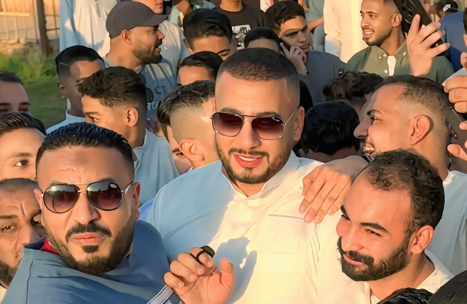 عصام السقا يحتفل بعيد الأضحى وسط أهالي المنيا 3 عصام السقا يحتفل بعيد الأضحى وسط أهالي المنيا